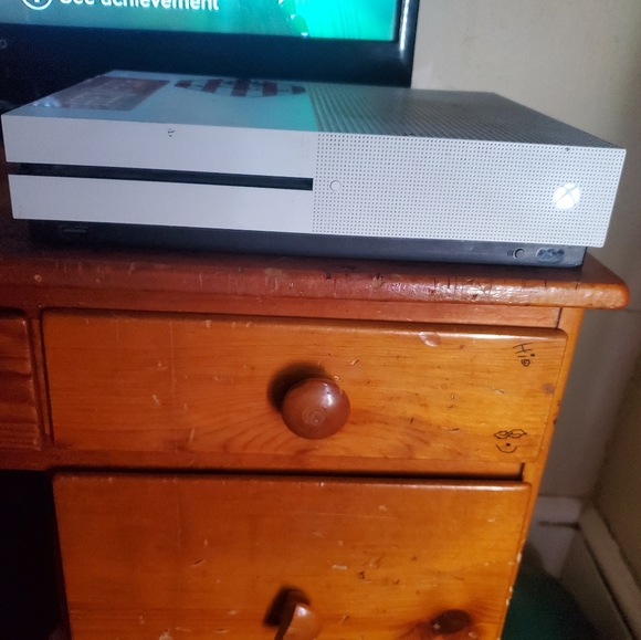 Xbox one and Tv - Picture 2 of 4
